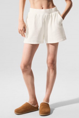 Σορτσ γυναικεια Alo Yoga Low Key Sweat Ivory | Greece XCOIH-8713