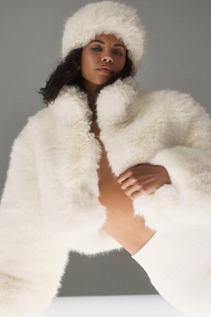 Μπουφαν γυναικεια Alo Yoga Opulent Faux Fur Cropped Ivory | Greece VBZJN-1027