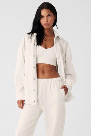 Μπουφαν γυναικεια Alo Yoga Ribbed Velour Mountain Side Shacket Ivory | Greece WFHLC-6210