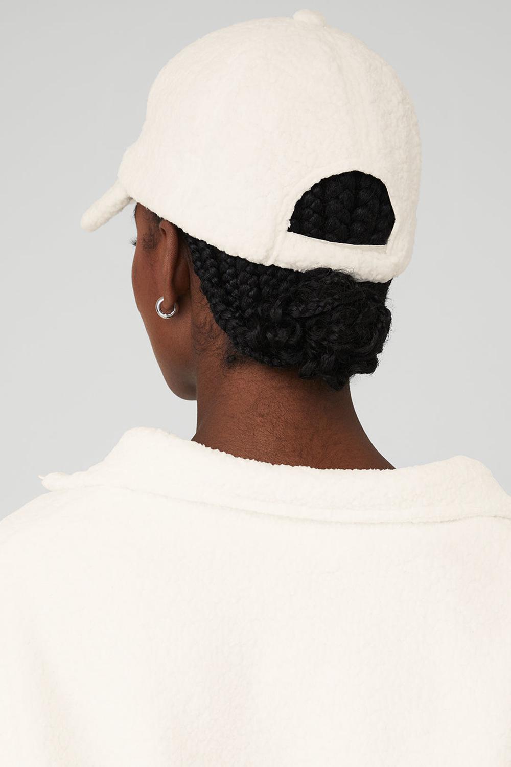 Caps γυναικεια Alo Yoga Micro Sherpa Off-Duty Ivory | Greece  ZLKEA-7384