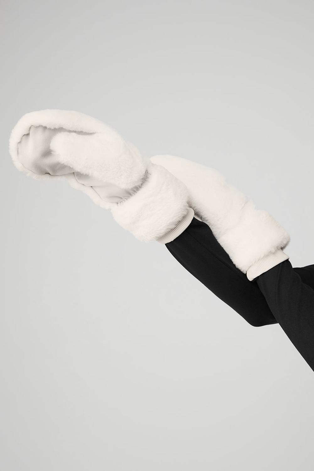 Mittens γυναικεια Alo Yoga Faux Fur Ivory | Greece  GZDBA-3267