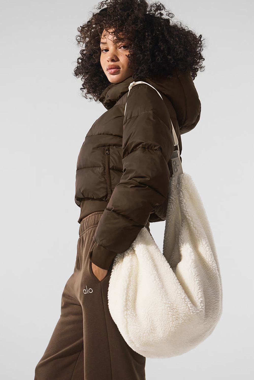 Τσάντα Sling γυναικεια Alo Yoga Sherpa Om The Go Ivory | Greece  SLGIU-3129
