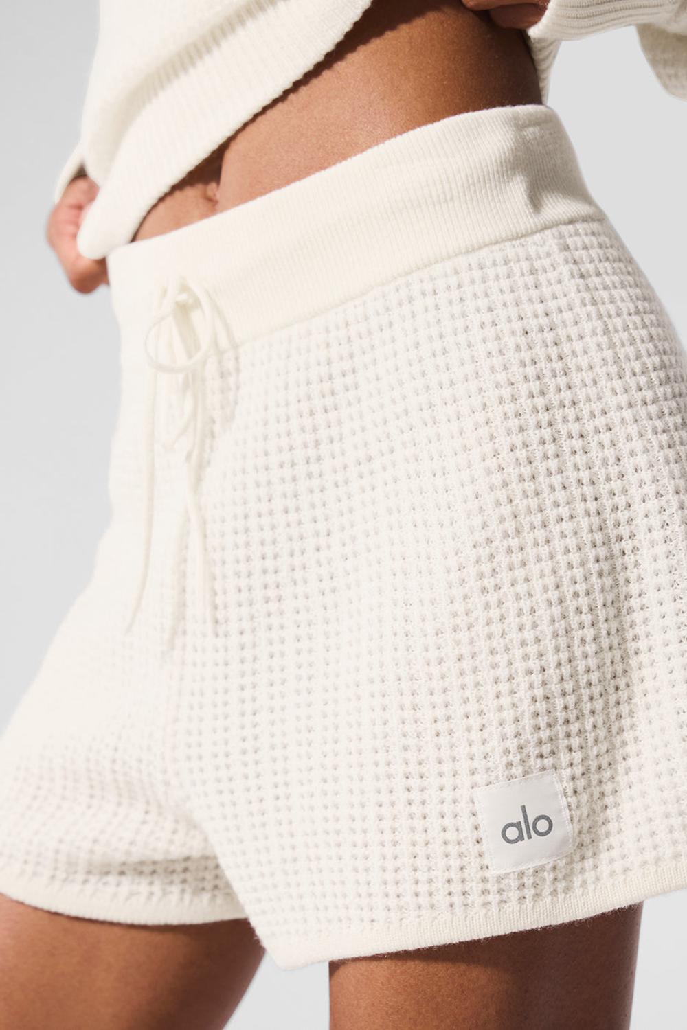 Σορτσ γυναικεια Alo Yoga Cashmere High-Waist Plush Waffle Ivory | Greece  MQIXE-9037