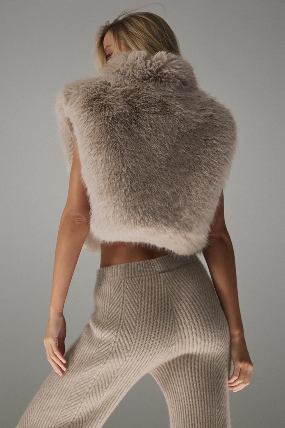 Γιλεκο γυναικεια Alo Yoga Opulent Faux Fur Cropped Oat | Greece  ITJGQ-9024