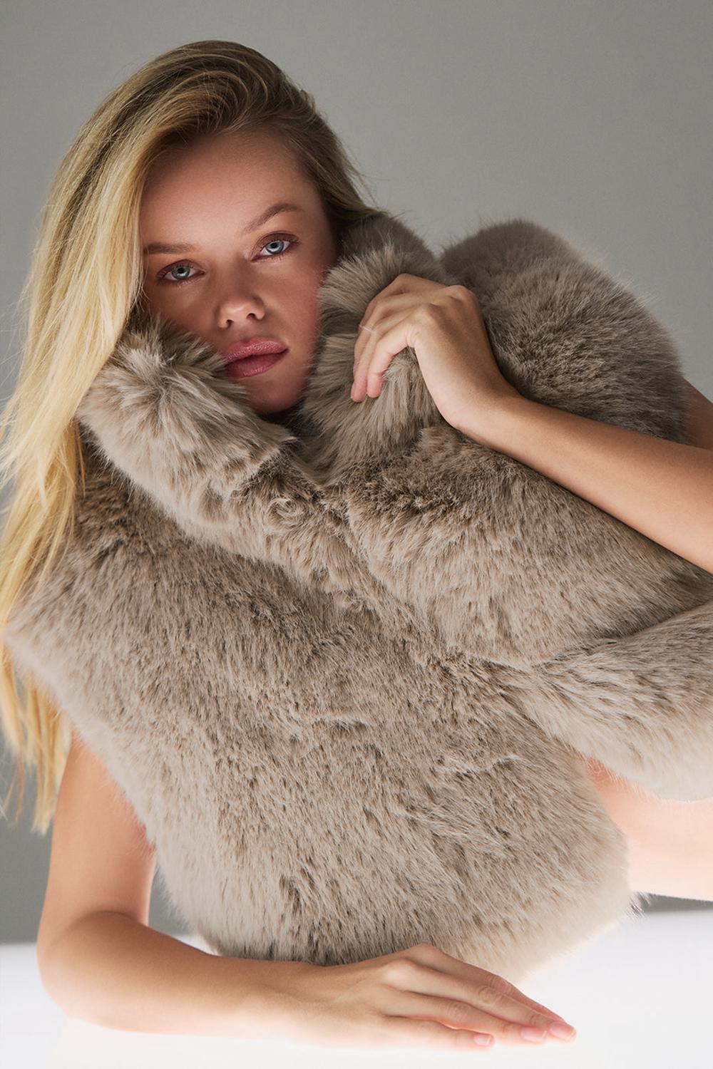 Γιλεκο γυναικεια Alo Yoga Opulent Faux Fur Cropped Oat | Greece  ITJGQ-9024