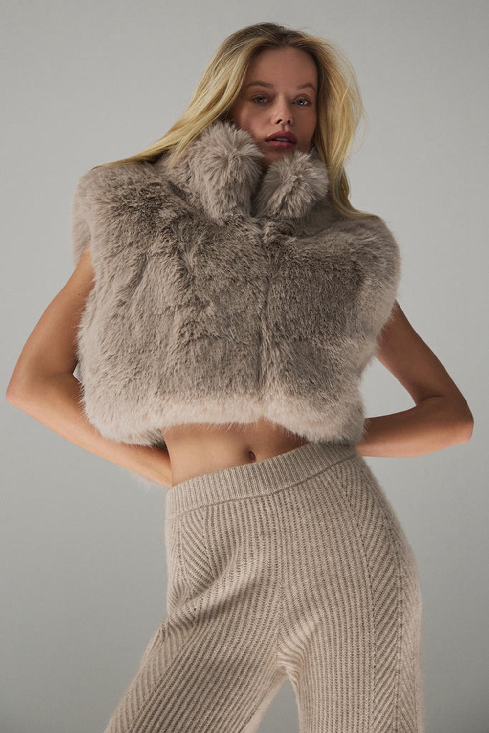 Γιλεκο γυναικεια Alo Yoga Opulent Faux Fur Cropped Oat | Greece  ITJGQ-9024