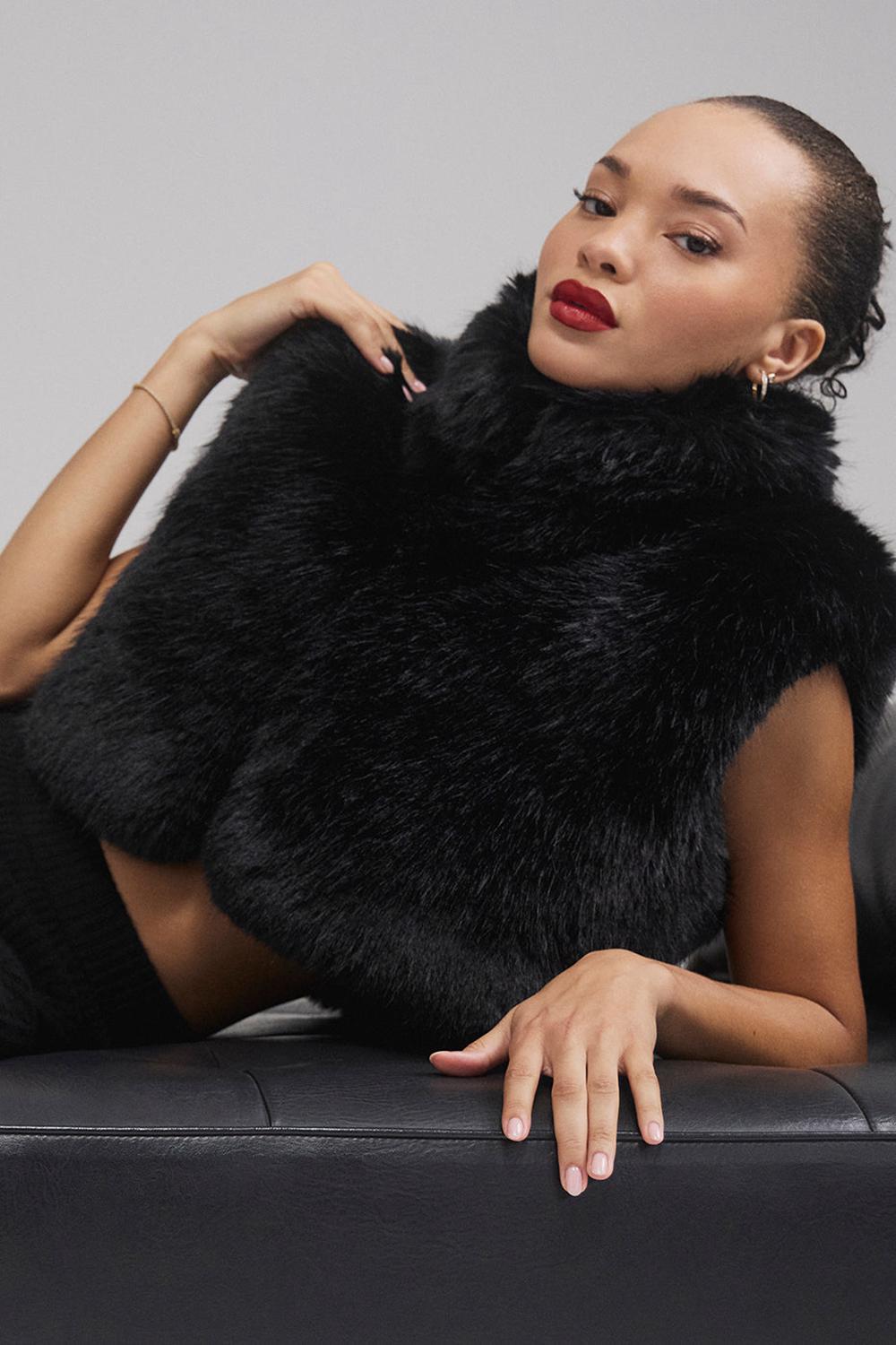 Γιλεκο γυναικεια Alo Yoga Opulent Faux Fur Cropped μαυρα | Greece  TFDMR-1023