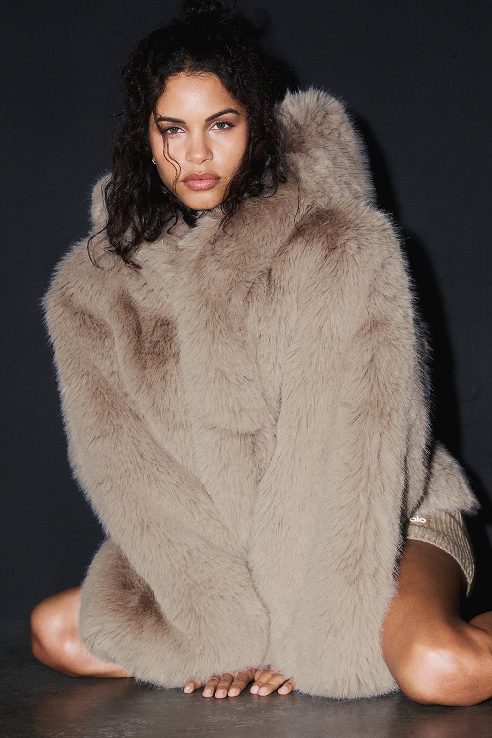 Μπουφαν γυναικεια Alo Yoga Opulent Faux Fur Statement Oat | Greece  BEJND-9083