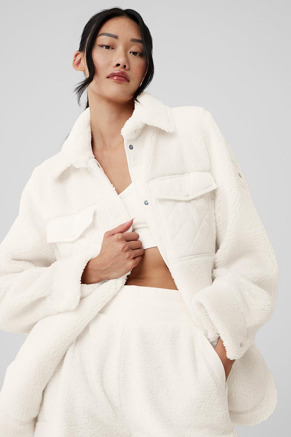 Μπουφαν γυναικεια Alo Yoga Sherpa Edge Shacket Ivory | Greece  PFUKG-3750