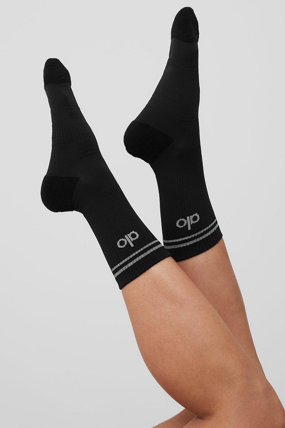 Καλτσεσ γυναικεια Alo Yoga Unisex Half-Crew Performance μαυρα | Greece  VRYKC-8521