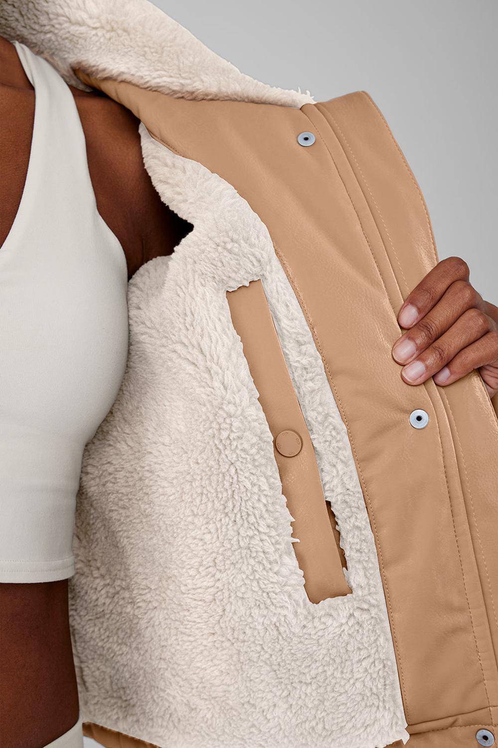 Μπουφαν Φουσκωτο γυναικεια Alo Yoga Orion Cropped Toasted Almond | Greece  OUVJM-9480