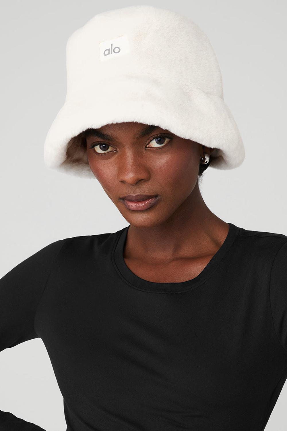 καπελα bucket γυναικεια Alo Yoga Faux Fur Ivory | Greece  IORCM-3849