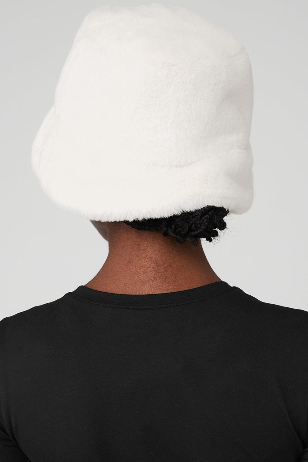καπελα bucket γυναικεια Alo Yoga Faux Fur Ivory | Greece  IORCM-3849