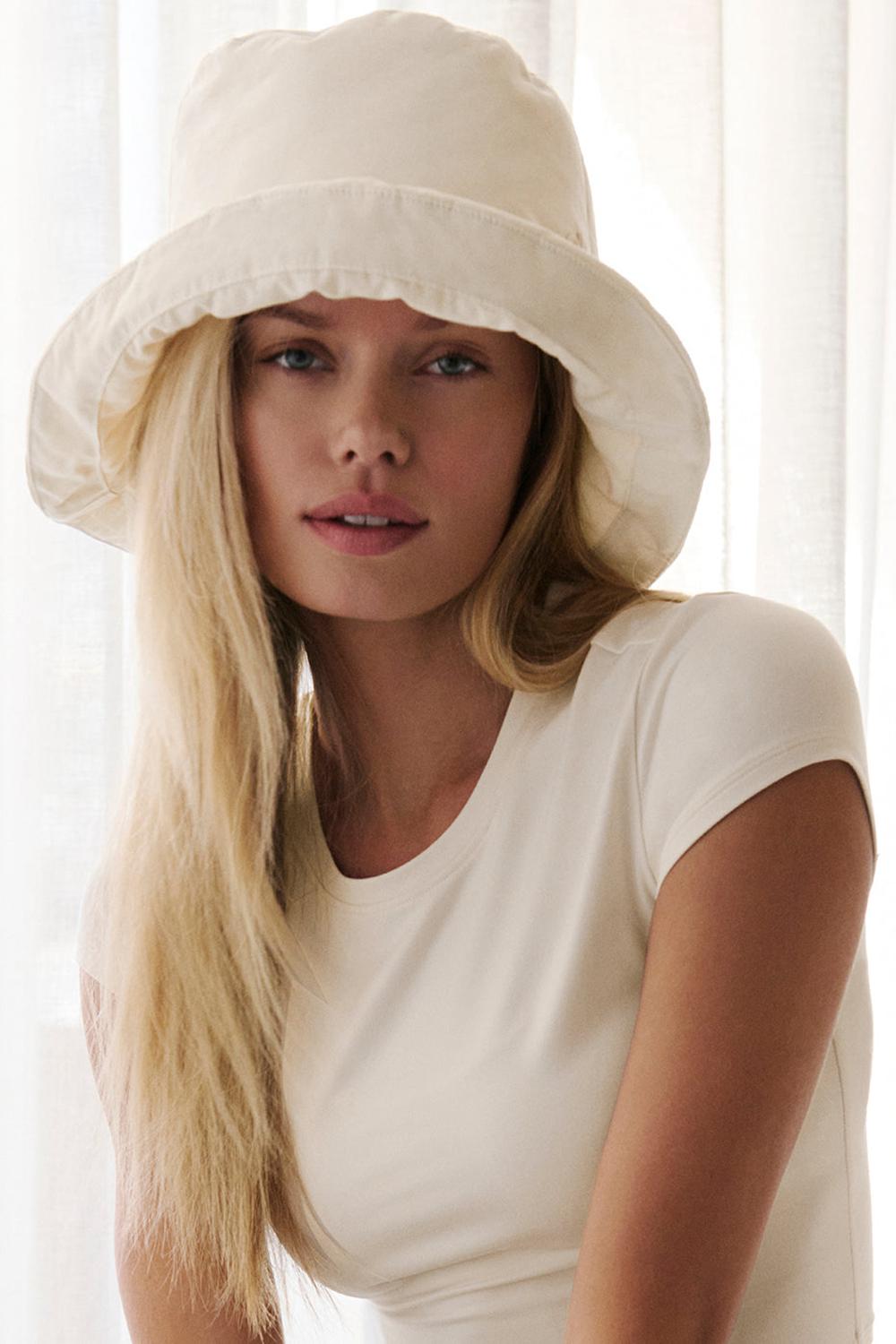 καπελα bucket γυναικεια Alo Yoga Good Shade Oat Milk | Greece  HXJVS-3657