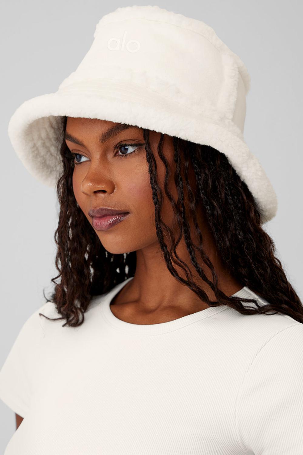 καπελα bucket γυναικεια Alo Yoga Winterfun Ivory | Greece  AUPJO-8390