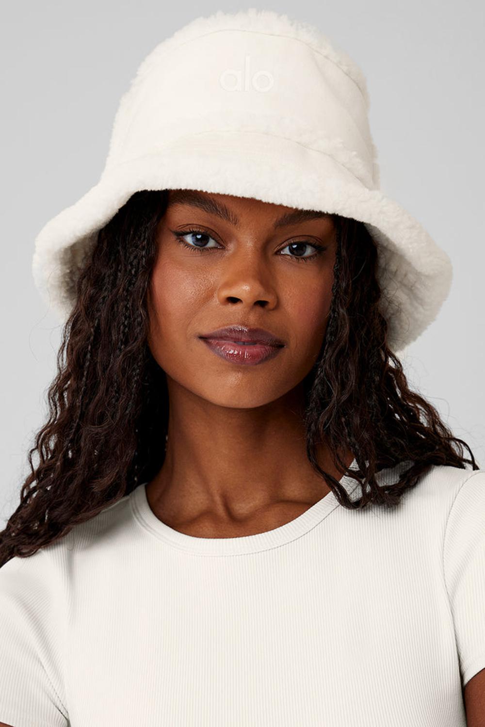 καπελα bucket γυναικεια Alo Yoga Winterfun Ivory | Greece  AUPJO-8390